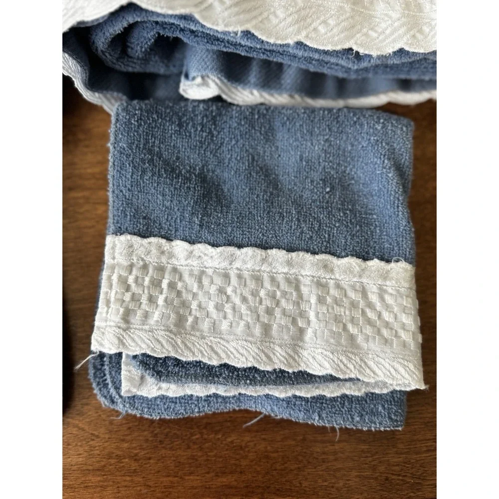 Avanti vintage towel
